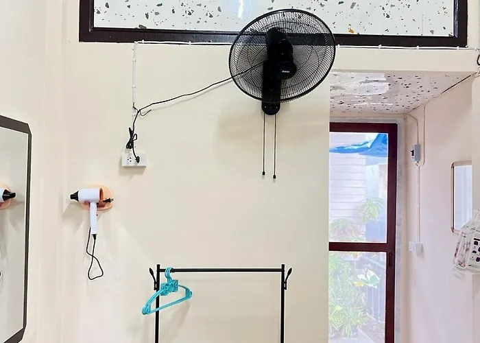 212 Cozy With Fan And Private Balcony * Bangkok