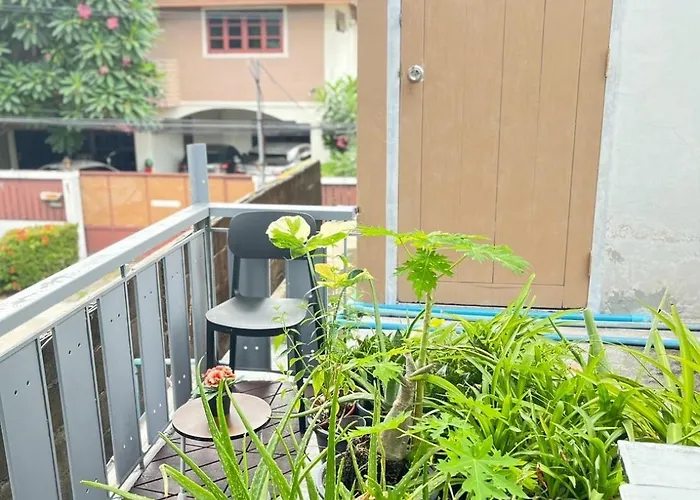 Apartment 212 Cozy With Fan And Private Balcony Bangkok