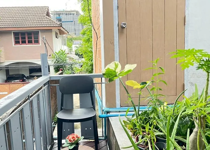 212 Cozy With Fan And Private Balcony Apartment *